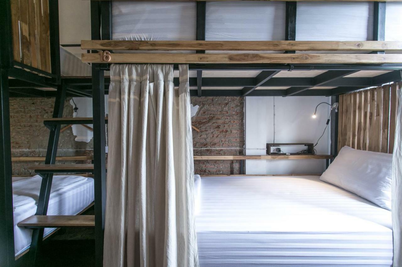 Rest Ari Boutique Hostel Bangkok Exteriör bild