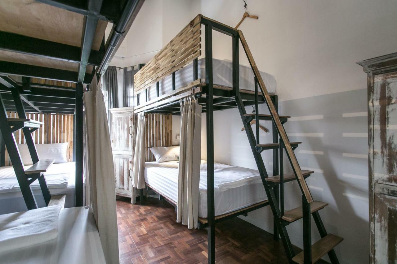 Rest Ari Boutique Hostel Bangkok Exteriör bild